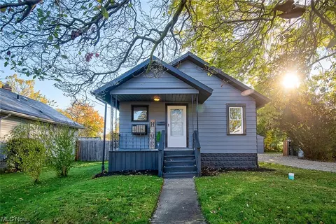807 Ravenswood St, Akron, OH 44306