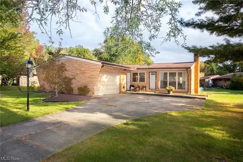 3946 Eleanor Dr, North Olmsted, OH 44070