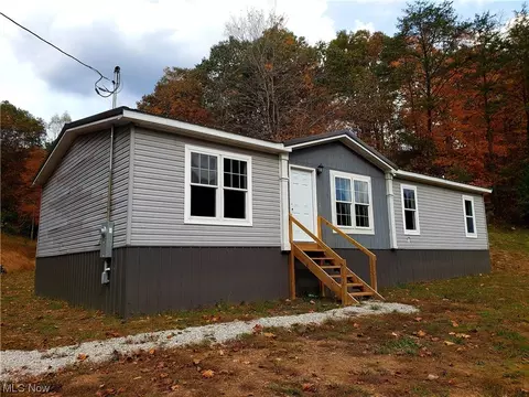 2768 Liverpool Rd, Le Roy, WV 25252