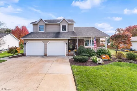 2732 Georgeanna Dr, Uniontown, OH 44685
