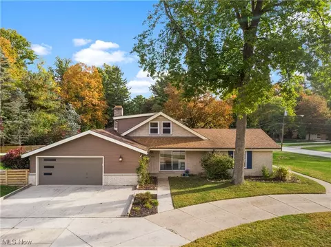 4380 Valley Forge Dr, Cleveland, OH 44126