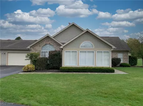 2202 Willow Brook Dr NE, Warren, OH 44483