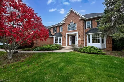 2992 Clear Creek Dr, Cuyahoga Falls, OH 44223