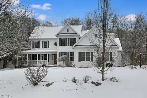 8390 Bainbrook Dr, Chagrin Falls, OH 44023