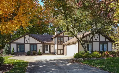 5454 Tayport Dr, Solon, OH 44139