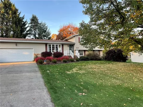 3827 Sprucehaven St NW, Uniontown, OH 44685