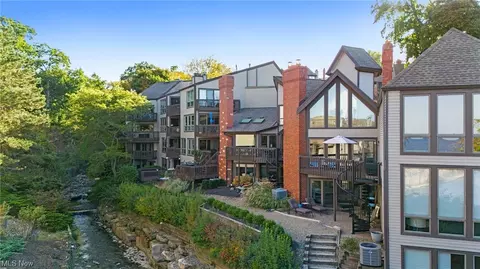 390 Darbys Run, Bay Village, OH 44140