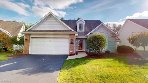 170 Lake Pointe Cir, Canfield, OH 44406