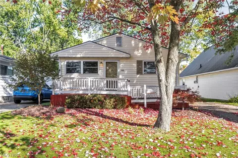 560 Baldwin Ave, Elyria, OH 44035 photo 2