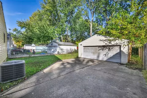 560 Baldwin Ave, Elyria, OH 44035 photo 32