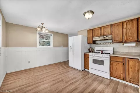 560 Baldwin Ave, Elyria, OH 44035 photo 17