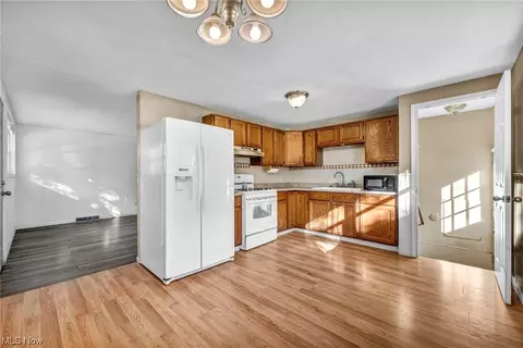 560 Baldwin Ave, Elyria, OH 44035 photo 15