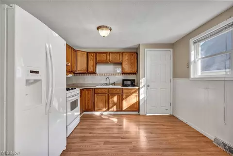 560 Baldwin Ave, Elyria, OH 44035 photo 14
