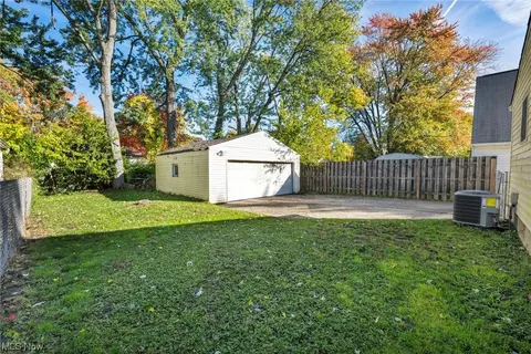 560 Baldwin Ave, Elyria, OH 44035 photo 33