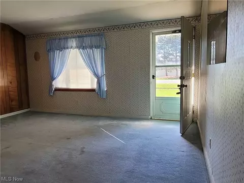 357 Abbe Rd N, Elyria, OH 44035 photo 3