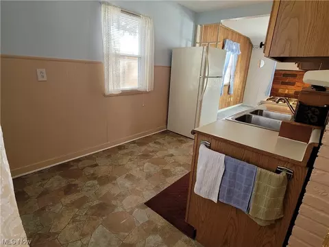 357 Abbe Rd N, Elyria, OH 44035 photo 6