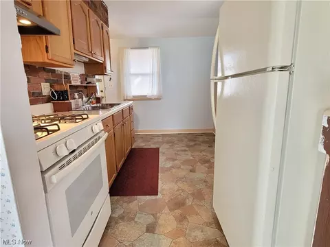 357 Abbe Rd N, Elyria, OH 44035 photo 7