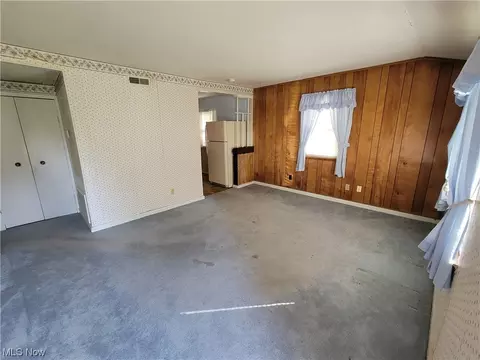 357 Abbe Rd N, Elyria, OH 44035 photo 4