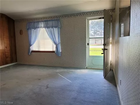 357 Abbe Rd N, Elyria, OH 44035 photo 3
