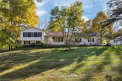 390 W Caston Rd, New Franklin, OH 44319