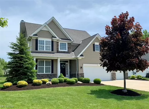 311 Crestmont Cir, Avon Lake, OH 44012