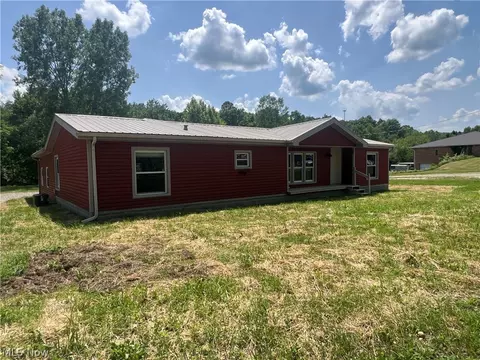 Exterior - 5476 Rutledge St, Dennison, OH 44621 photo 5 of 6