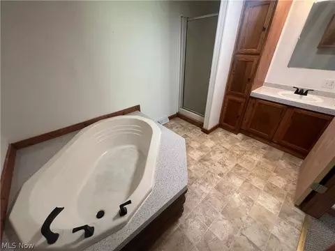 Bath - 5476 Rutledge St, Dennison, OH 44621 photo 3 of 3