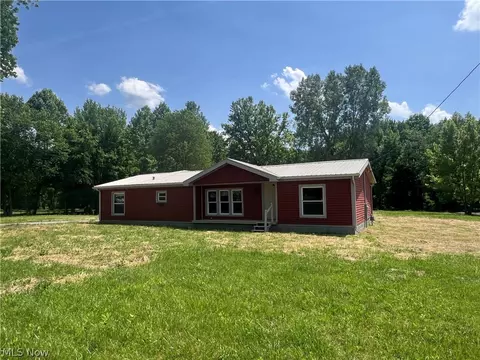 5476 Rutledge St, Dennison, OH 44621
