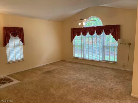 5645 Clingan Rd #4D, Struthers, OH 44471 photo 9