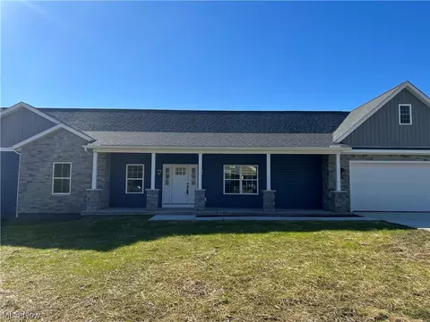 47590 Magnolia Ln, Saint Clairsville, OH 43950