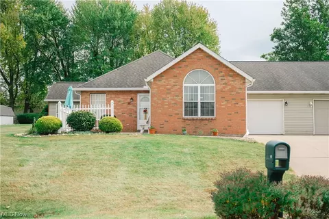 30 Apple Ridge Dr, Apple Creek, OH 44606