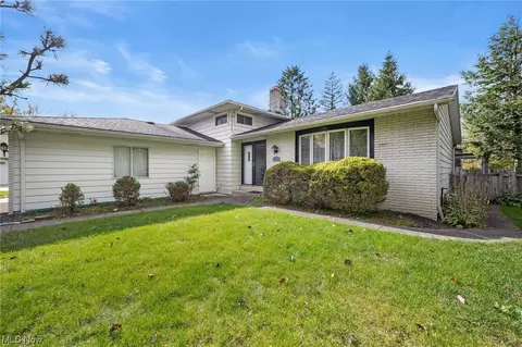 4114 Ashton Cir, North Olmsted, OH 44070
