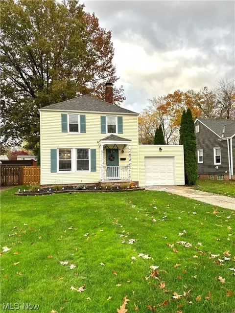 1413 Summit Dr, Mayfield Heights, OH 44124