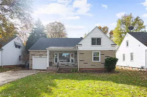 4892 Corliss Rd, Lyndhurst, OH 44124
