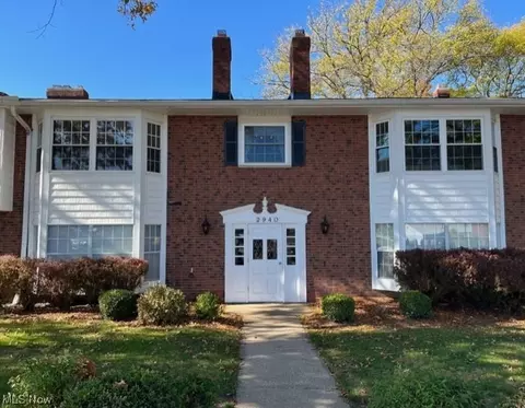 2940 Pease Dr #108, Rocky River, OH 44116