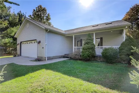 12775 Primrose Dr NE, Hartville, OH 44632