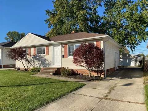 1830 Eldon Dr, Wickliffe, OH 44092 photo 2