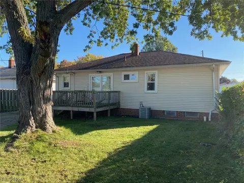 1830 Eldon Dr, Wickliffe, OH 44092 photo 4