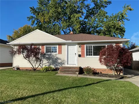 1830 Eldon Dr, Wickliffe, OH 44092