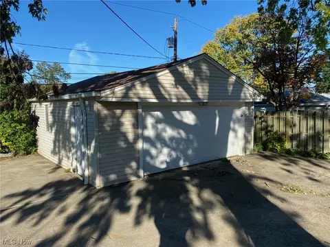 1830 Eldon Dr, Wickliffe, OH 44092 photo 5