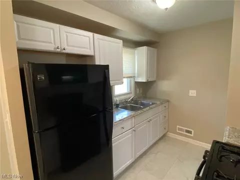 1830 Eldon Dr, Wickliffe, OH 44092 photo 9