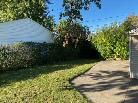 1830 Eldon Dr, Wickliffe, OH 44092 photo 6