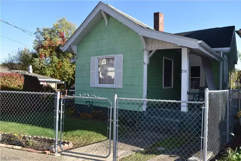 210 S 8th St, Martins Ferry, OH 43935