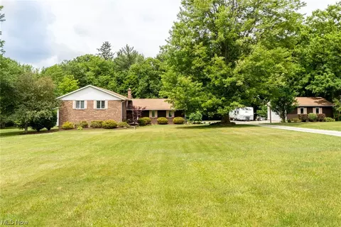 33 Eggleston Rd, Aurora, OH 44202