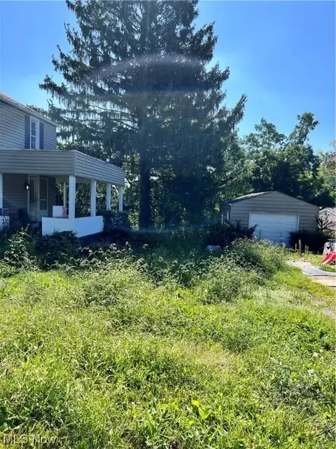 696 Spring Grv, East Liverpool, OH 43920
