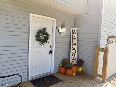 214 Hunter Ave, Munroe Falls, OH 44262 photo 2