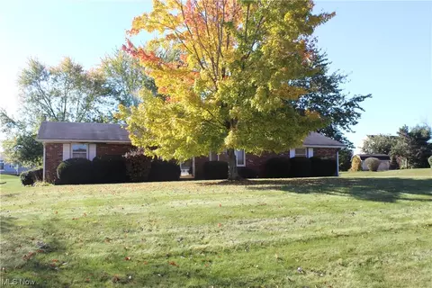 3250 Knollridge Cir NE, Canton, OH 44721