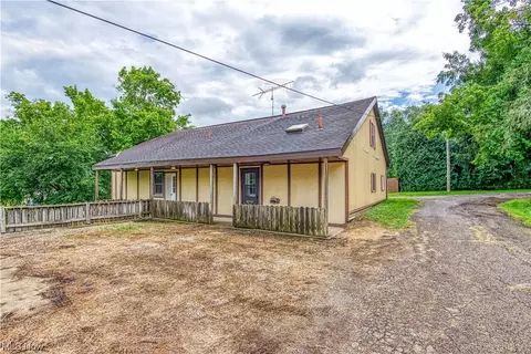 323 Cherry St W, Canal Fulton, OH 44614