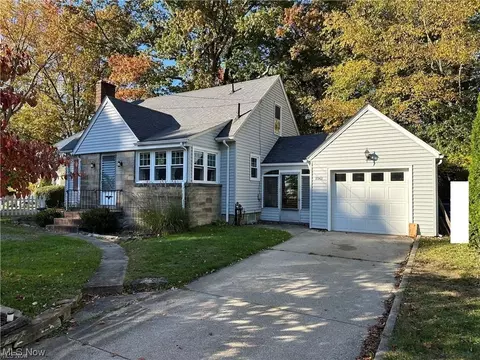 1061 Meredith St, Kent, OH 44240