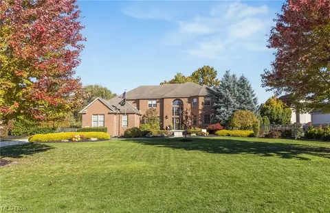 1315 Fox Den, Canfield, OH 44406
